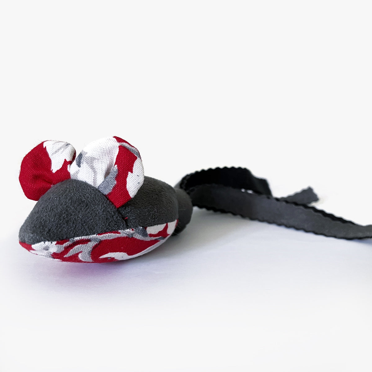 Homycat Catnip Toy Mouse For Cats, In Dark Grey & Red | at Made Moggie